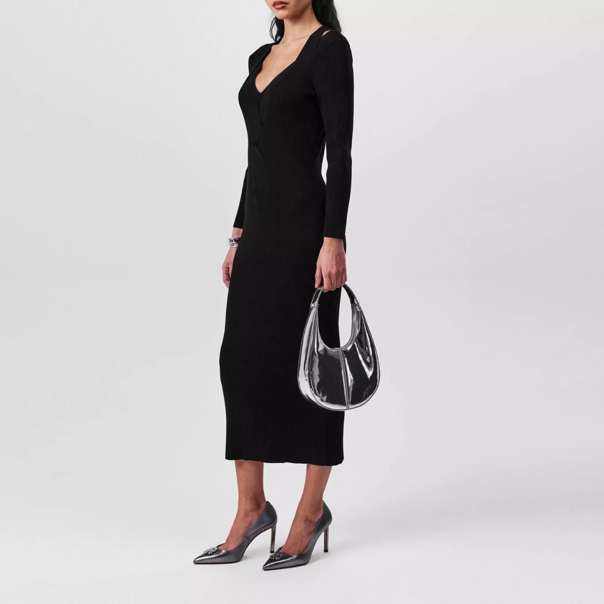 Robe noire en maille, exemple de prêt-à-porter